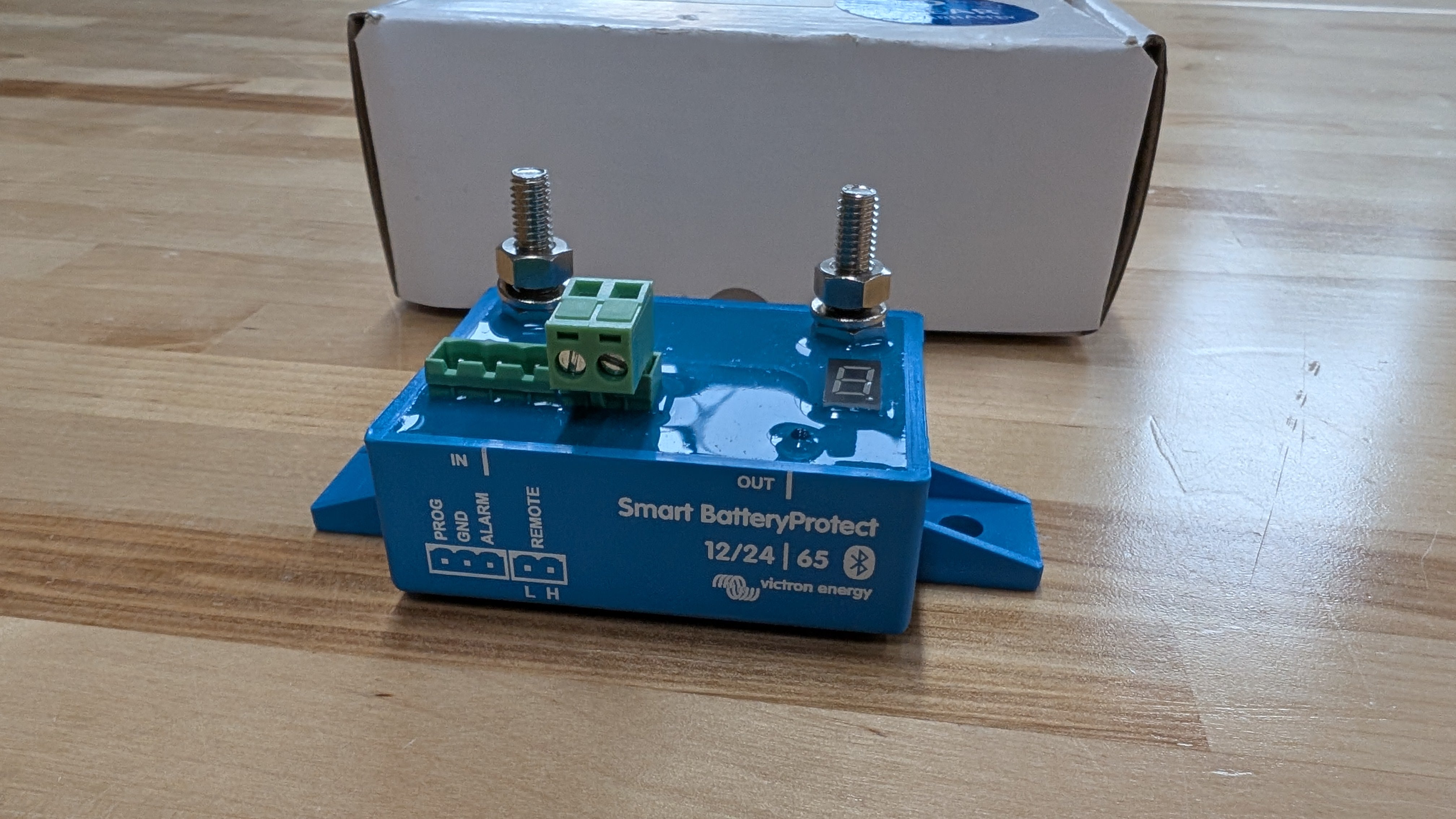 ***OPEN BOX*** Victron Smart Battery Protect 12/24V 65A SN: HQ2412HU6RG